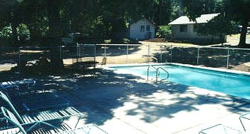 pool1.jpg (33104 bytes)